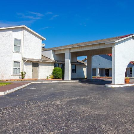 Studio Inn Extended Stay Oklahoma City Airport By Oyo Exterior foto
