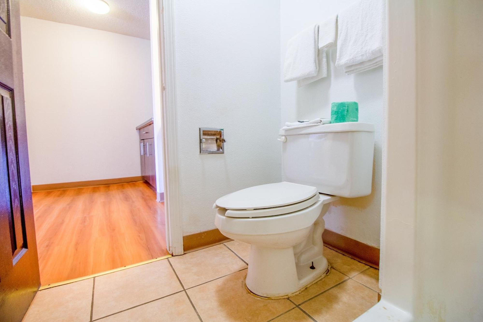 Studio Inn Extended Stay Oklahoma City Airport By Oyo Exterior foto