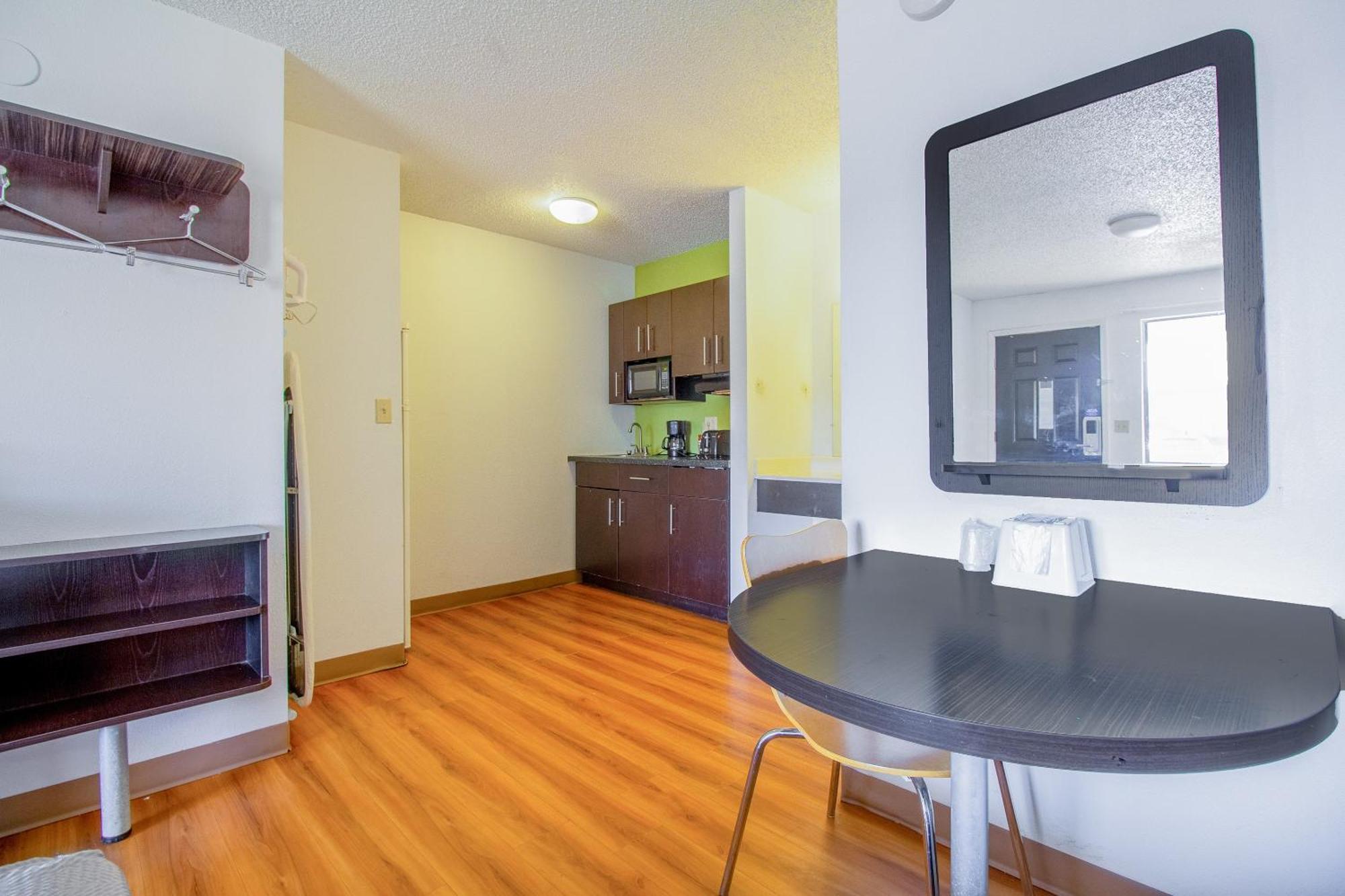 Studio Inn Extended Stay Oklahoma City Airport By Oyo Exterior foto